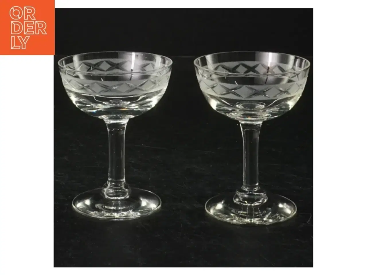 Billede 1 - Champagneskåle med slibninger (str. 19 cm. 7 cm i diameter)
