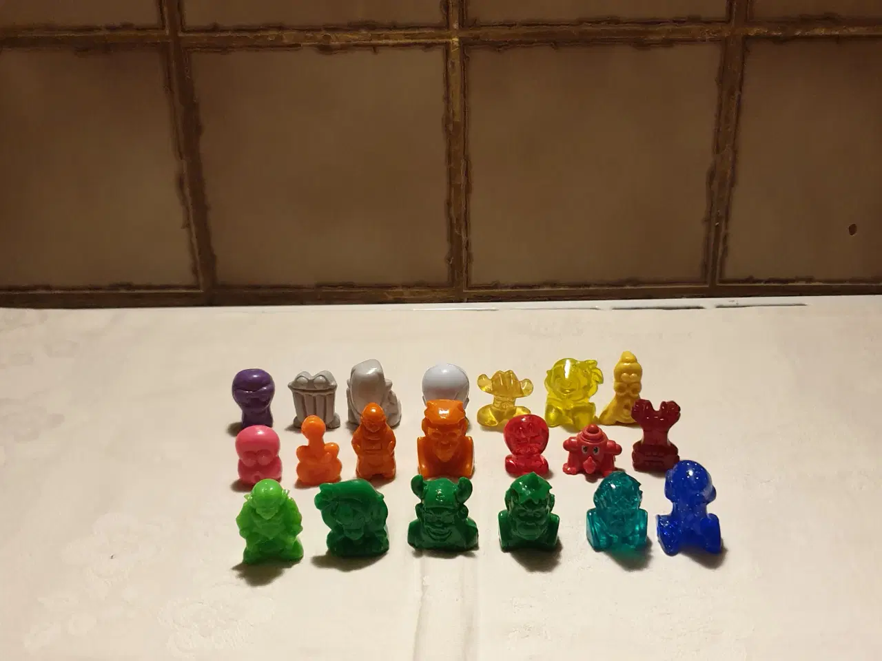 Billede 2 - GRATIS Heks, gl jernspejl & Dracco heads