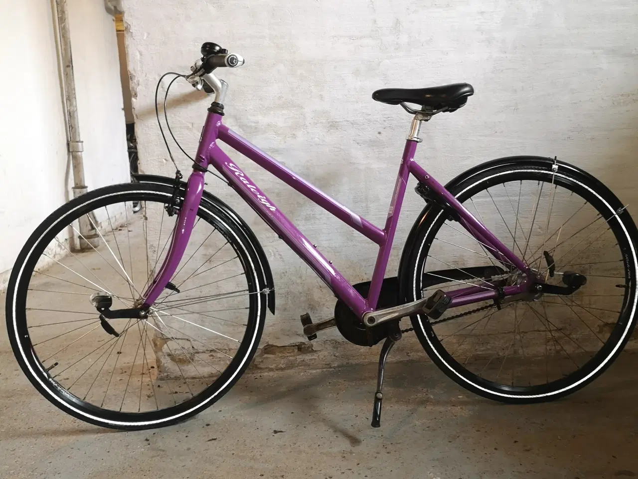 Billede 2 - RALEIGH 28"  52cm lila  7 gear..  baglygter 