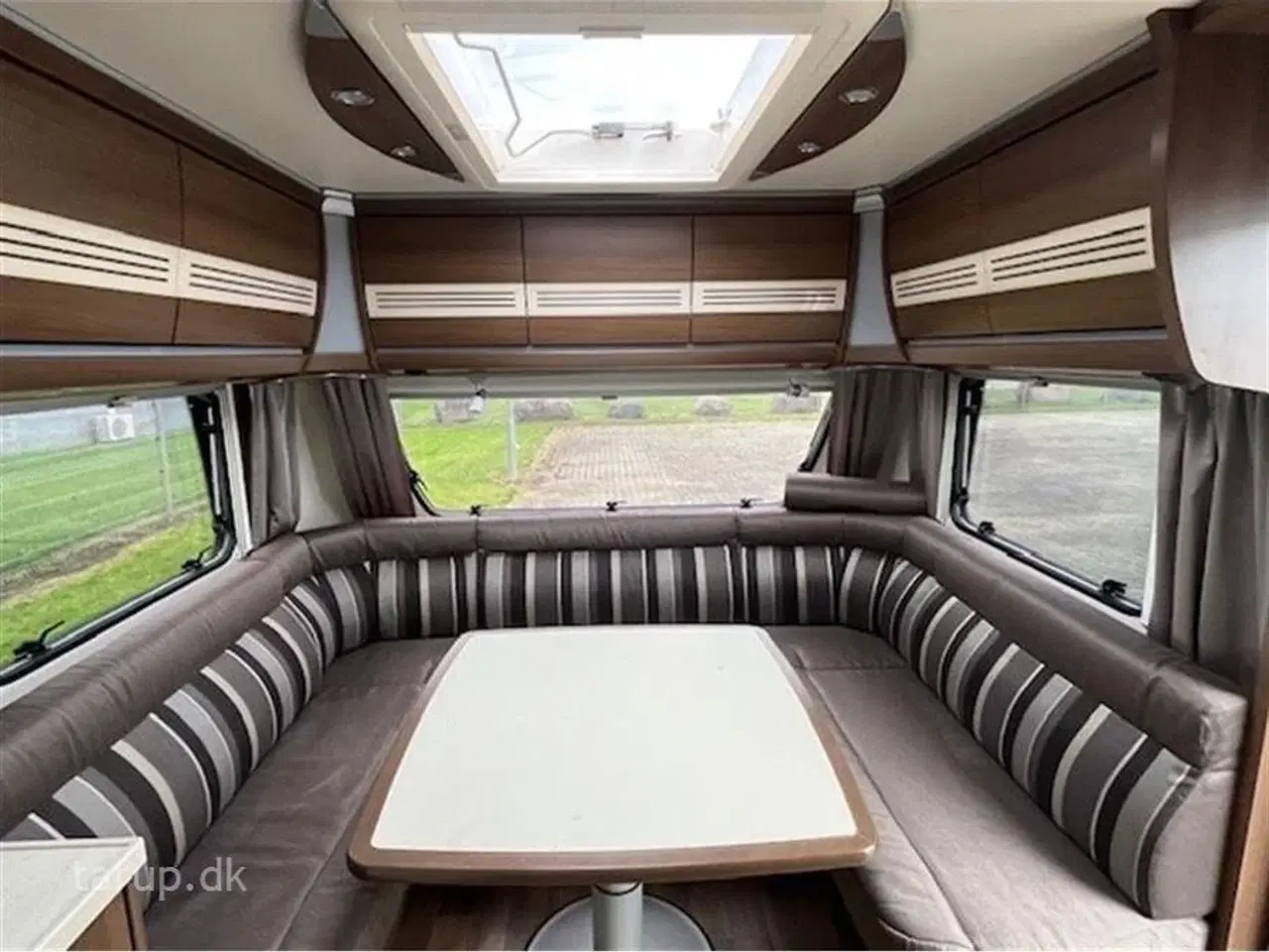 Billede 8 - 2015 - Dethleffs Beduin VIP 650 RFT Thule tagmonteret el-markise, Truma aircon., mover, ALDE centralvarme, vandbåren gulvvarme, rundsiddegruppe, fransk dobbeltseng