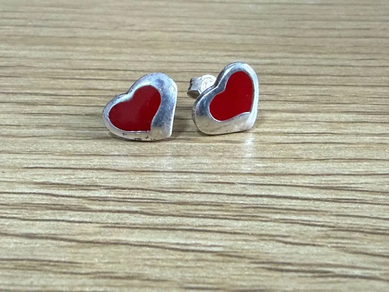 Billede 1 - Søde røde hjerte-øreclips