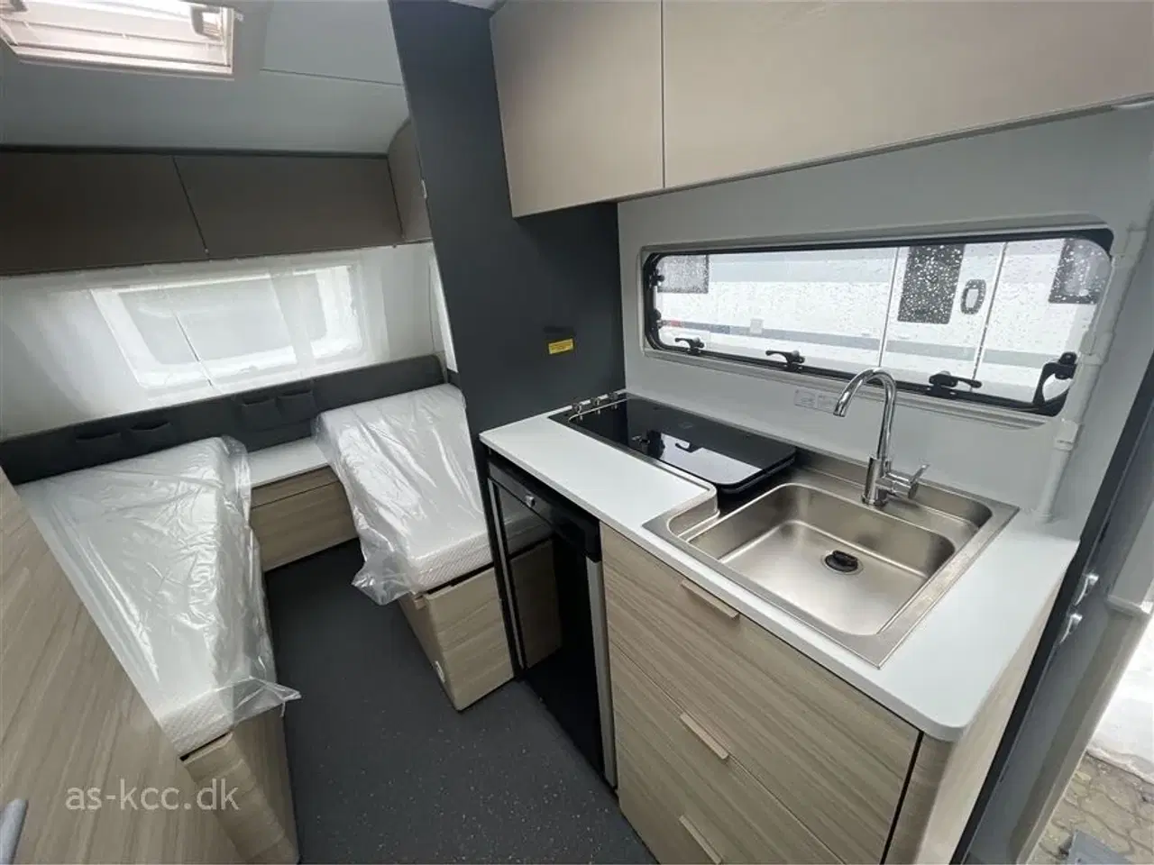 Billede 6 - 2026 - Adria Altea 492 LU Adria Altea 492 LU årg. 2026 med enkeltsenge og udtræk. 5 sovepladser, 4 siddepladser. Glasfiber tag, sider, forende og bagende