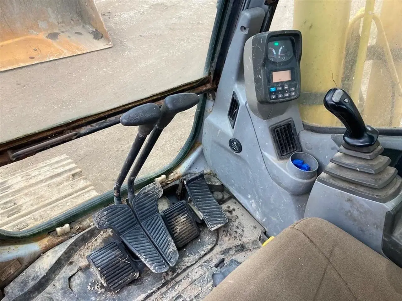 Billede 21 - New Holland E 265 LC Kipbart planerblad og graveskovl