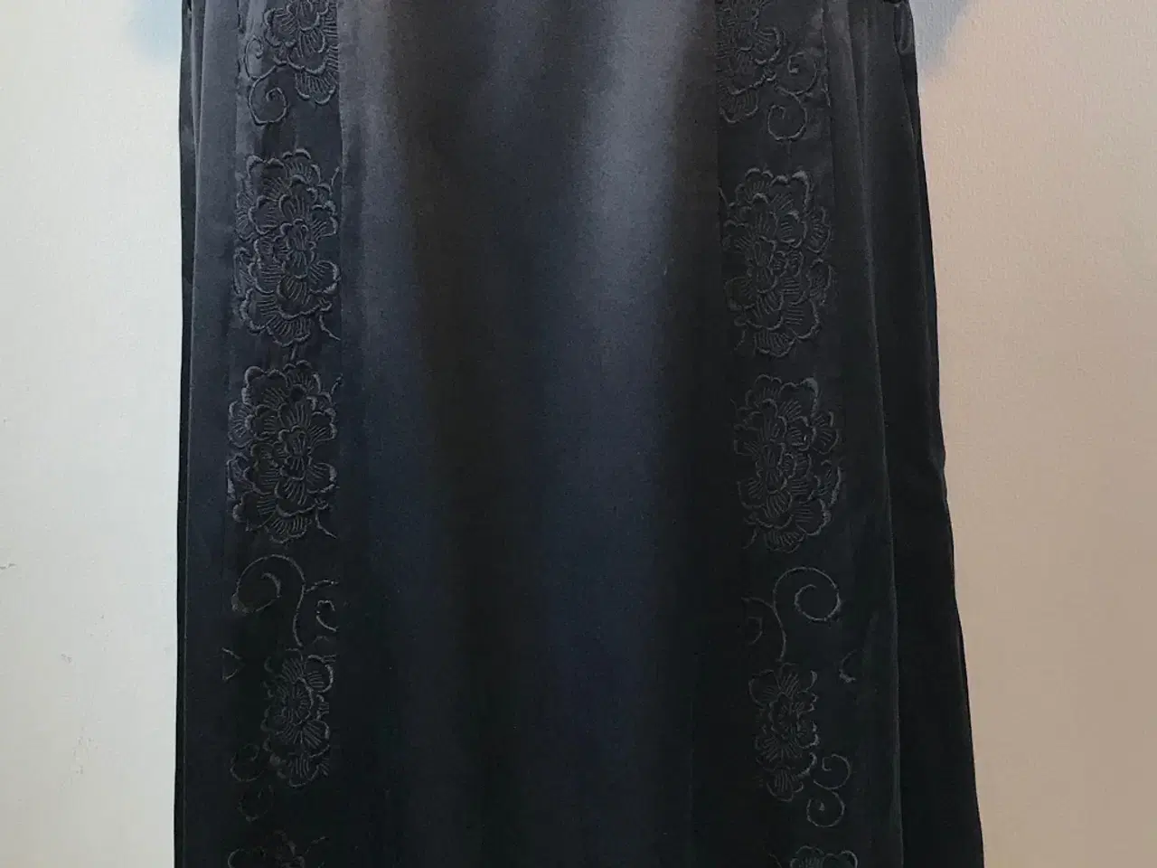 Billede 1 - Baum und Pherdgarten, silkekjole, str 40