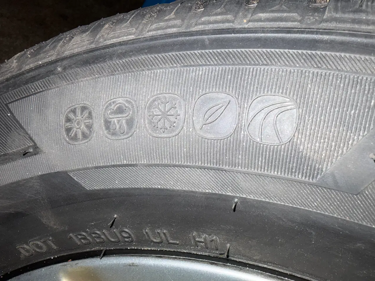 Billede 3 - Hankook helårsdæk på alufælge