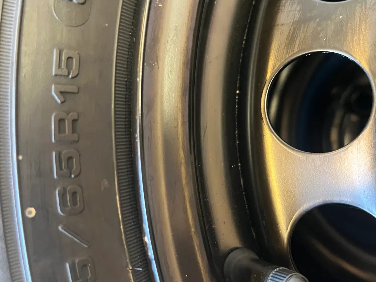 Billede 2 - Vinterhjul 185-65-15 Goodyear.