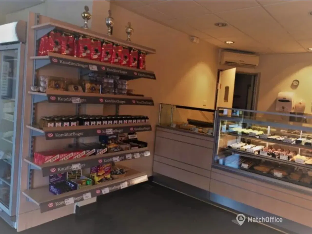 Billede 5 - Central butik med mange muligheder!