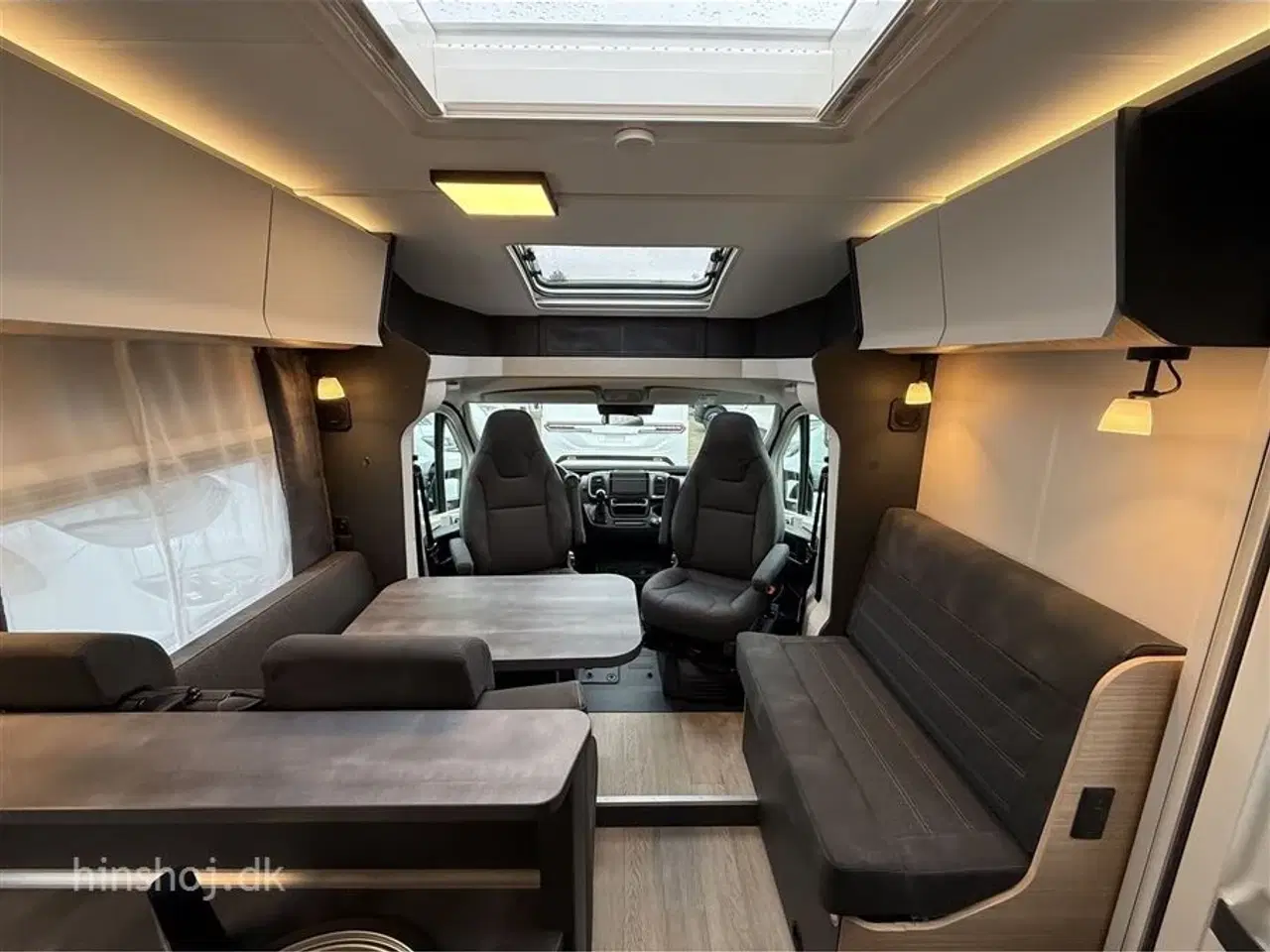 Billede 11 - 2026 - Hobby Maxia T 740 WE Aut.   Lækker Autocamper med lave enkelsenge og stort toiletrum med særskilt brusekabine fra Hinshøj Caravan.
