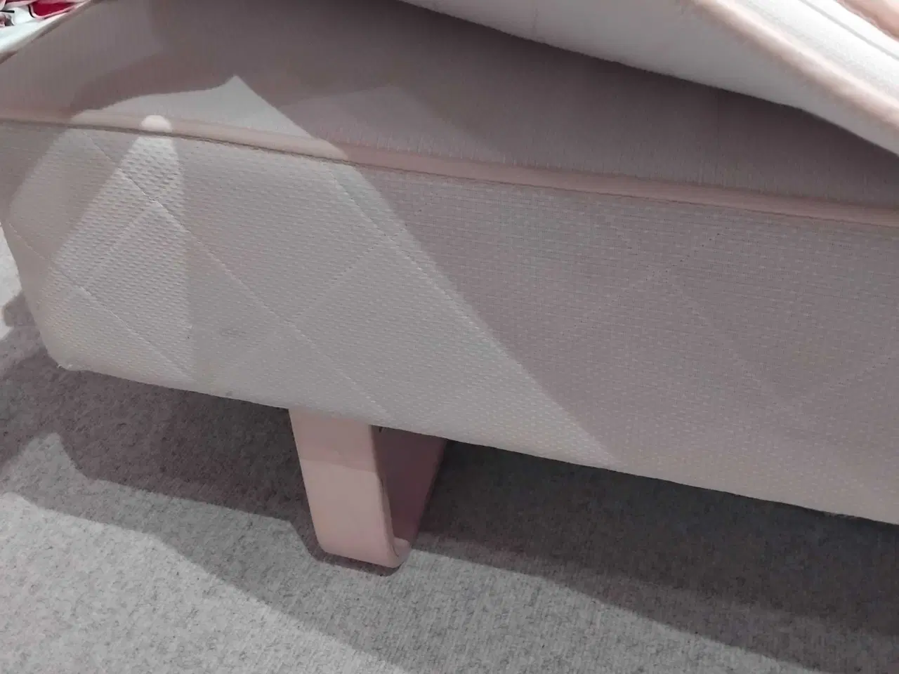 Billede 4 - 140 cm seng. Fin trekvart seng boxseng