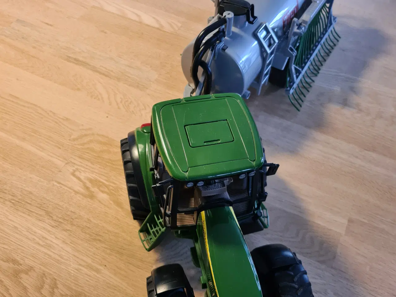 Billede 5 - Traktor med gyllespreder