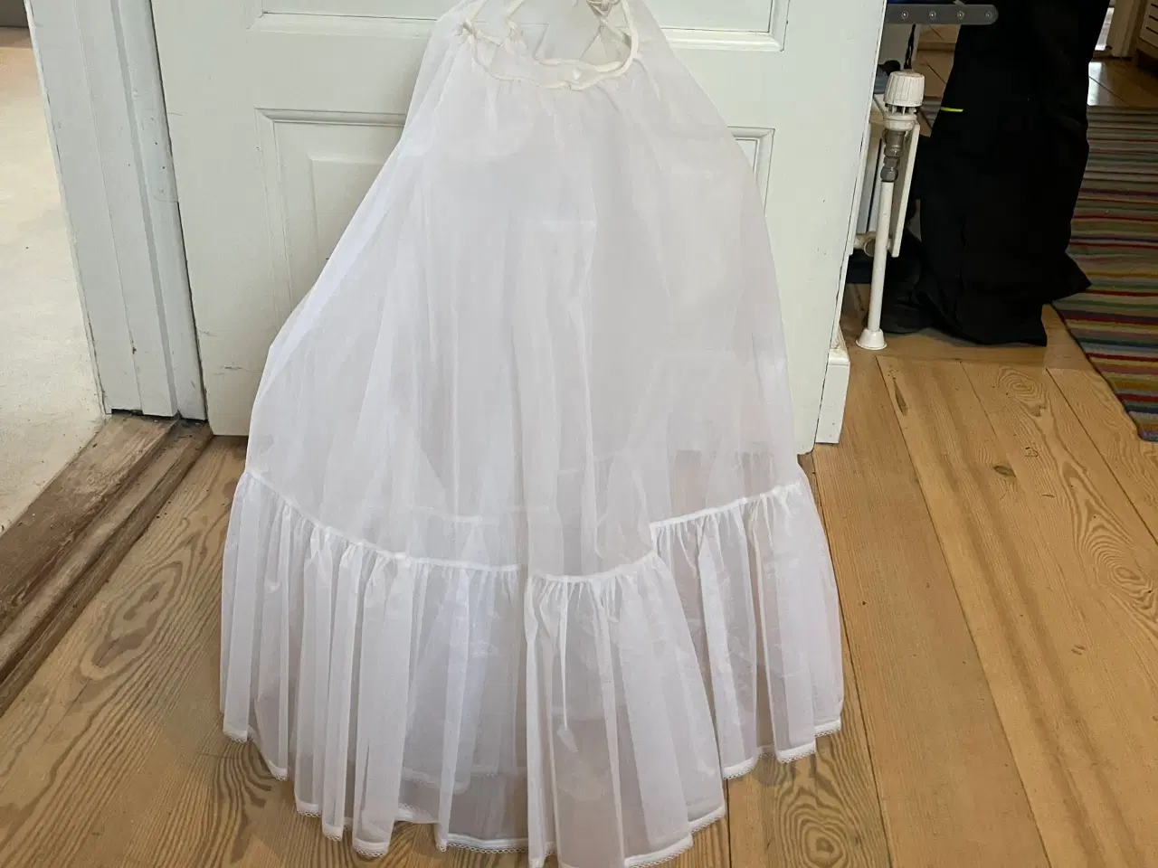 Billede 3 - Lilly Konfirmationskjole 1991 str.36