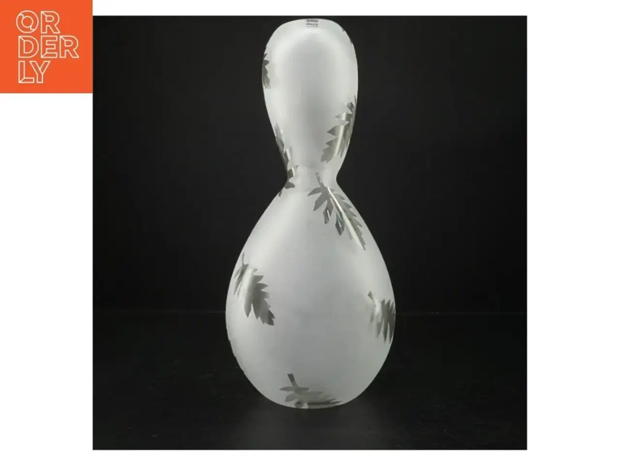 Billede 2 - Mat hvid glasvase med blade design fra Bülow (str. H. 35 cm)