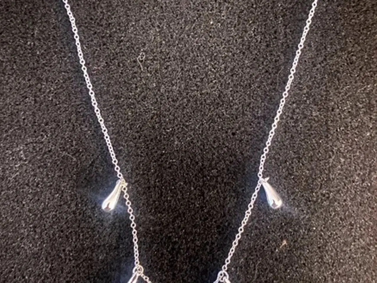 Billede 1 - * Smuk halskæde med fem dråbevedhæng - i Tibetansk