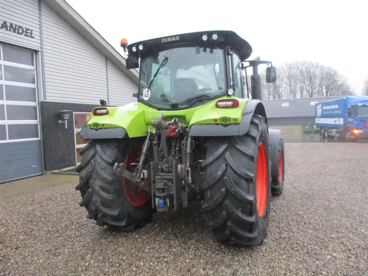 Billede 15 - CLAAS ARION 650 C-matic med frontlift, affjedret foraksel og affjedret kabine.