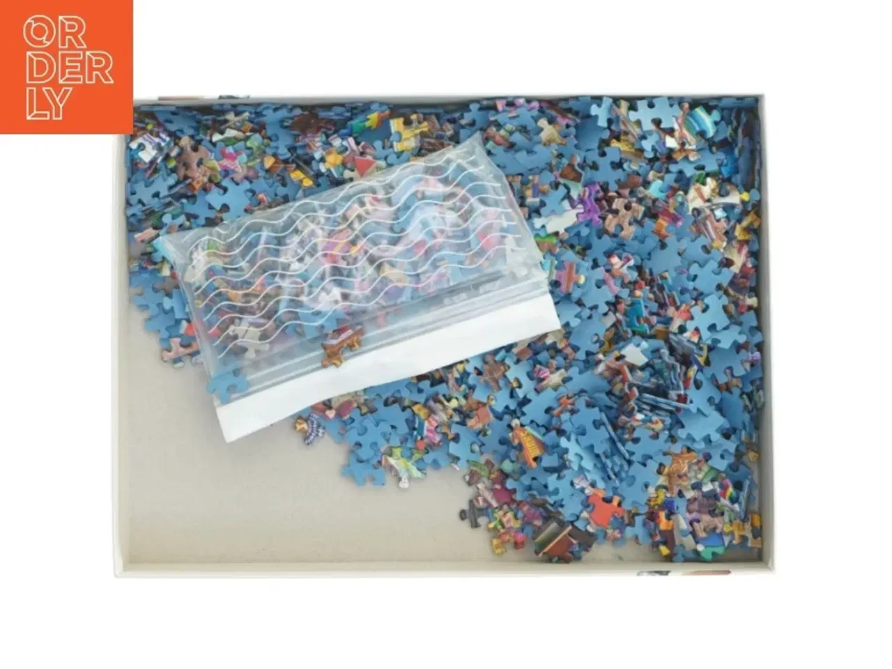 Billede 3 - Ravensburger puslespil - Fantasy Toy Shop fra Ravensburger (str. 1000 brikker)