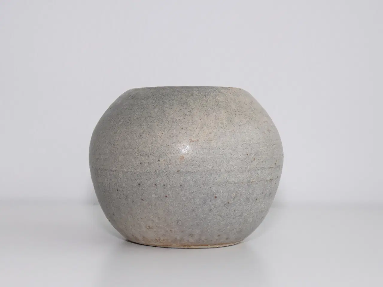 Billede 7 - Vase i keramik med grålig glasur – signeret