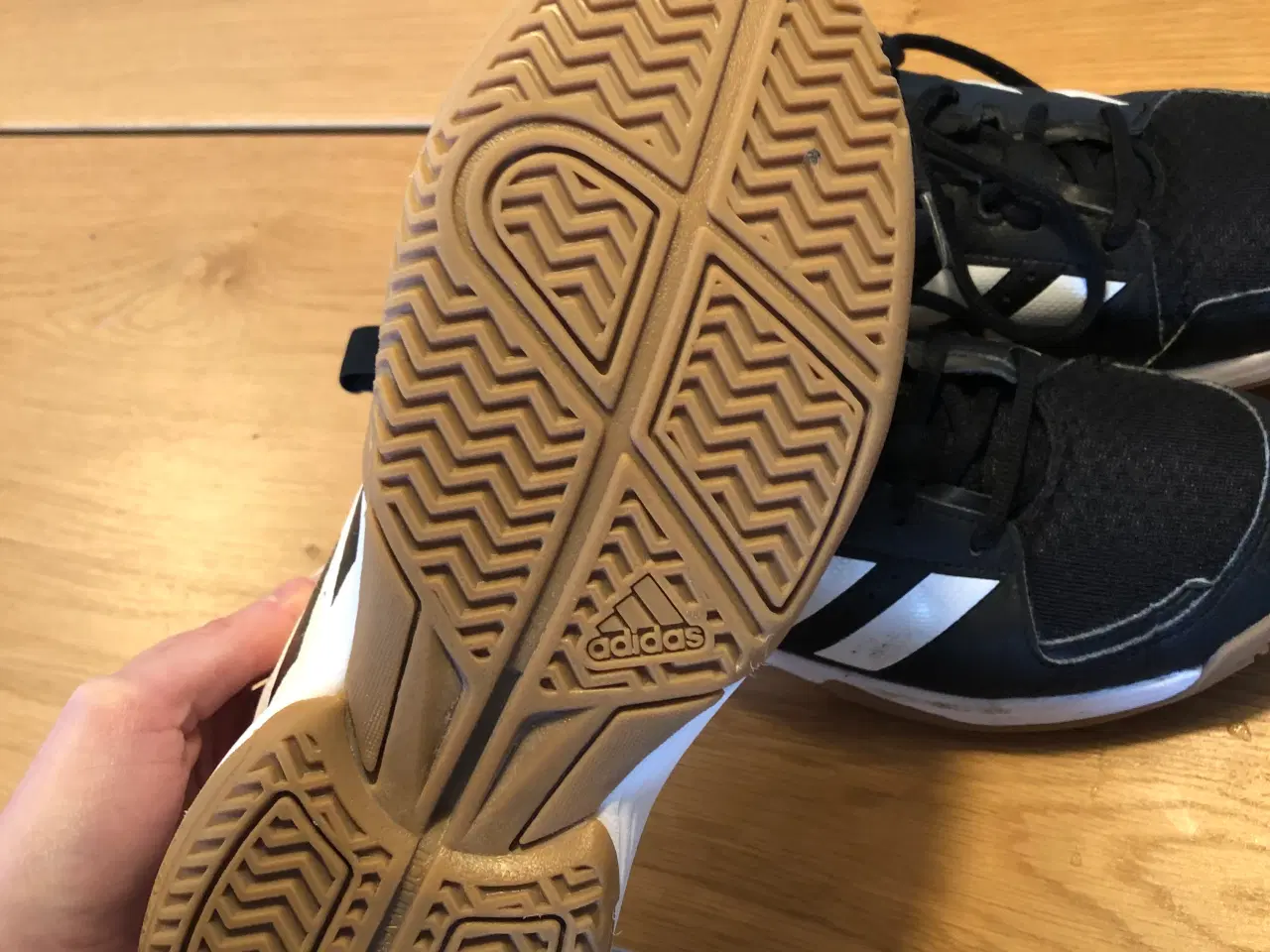Billede 4 - 2 par Adidas indendørs sko