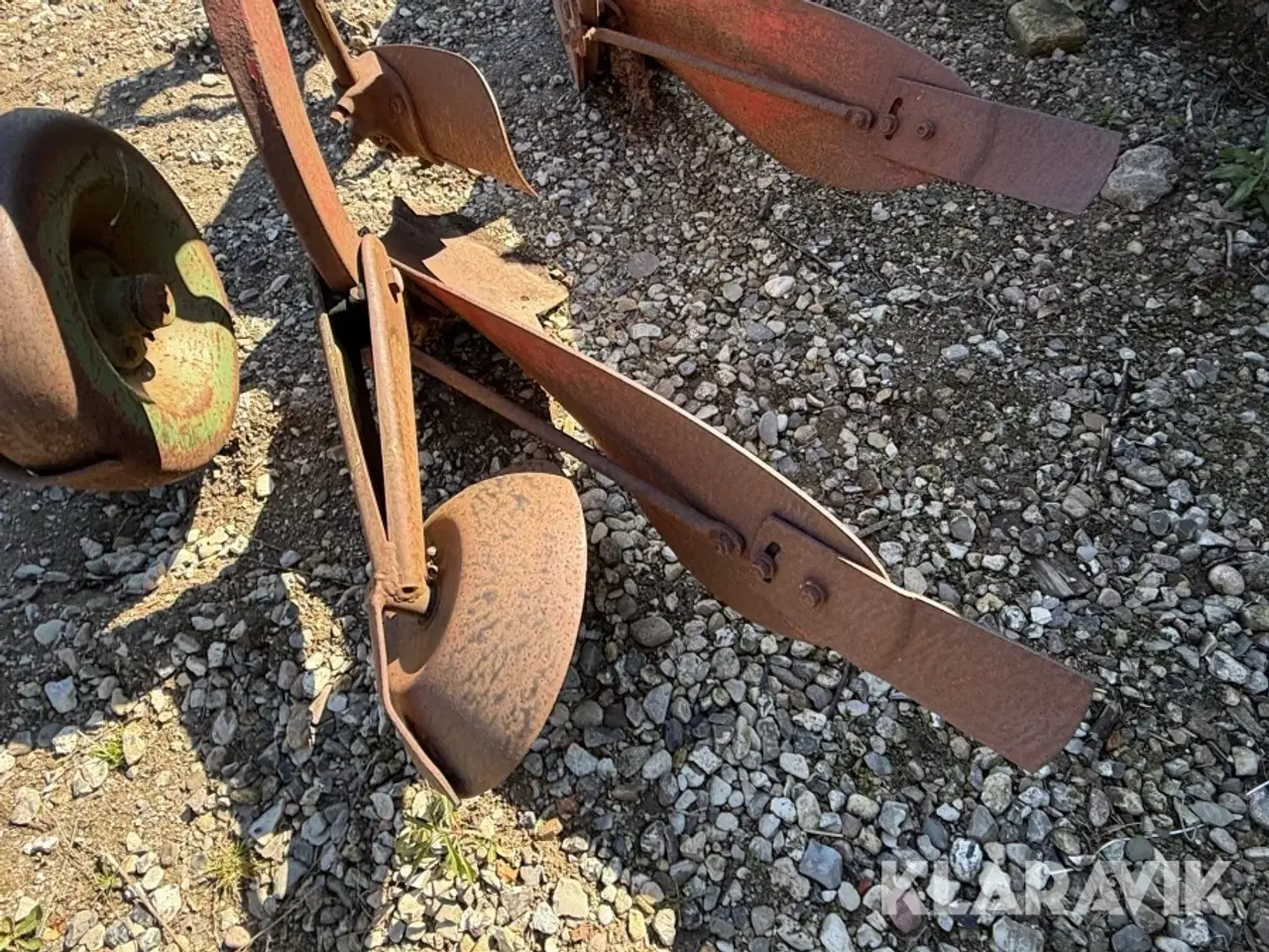 Billede 5 - Lot med Vendeplov, harve og saltspreder - 3 styk