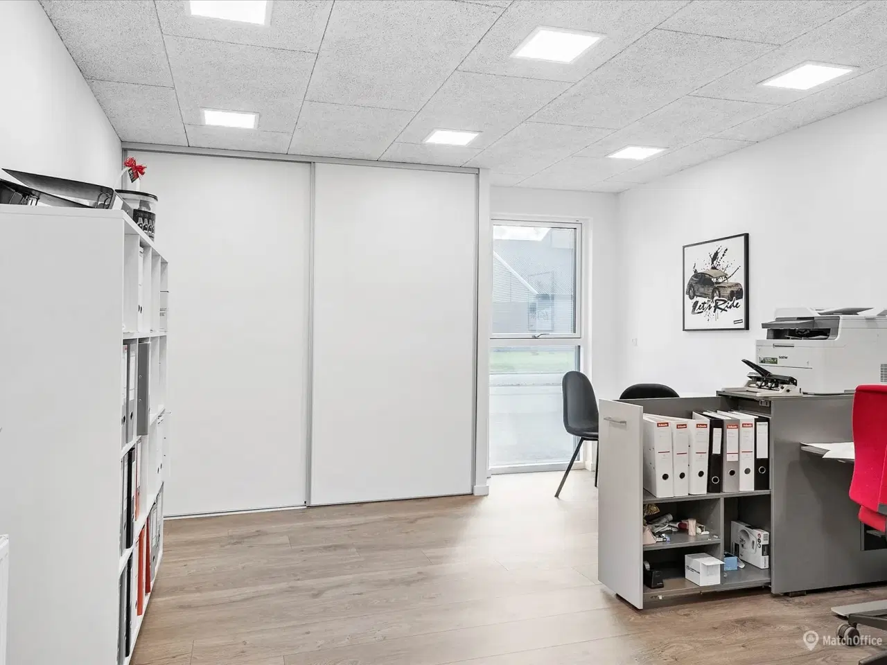 Billede 11 - Bilforretning med meget udenomsplads