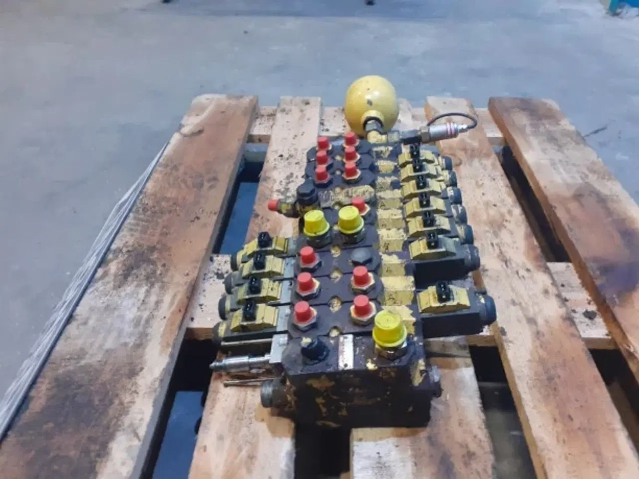 Billede 11 - New Holland TX68 Styreventil