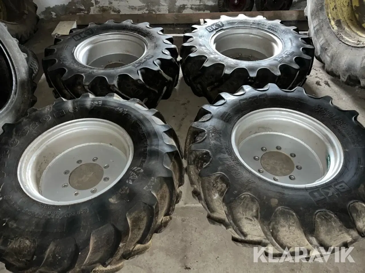 Billede 1 - Landsbrugshjul med fælge BKT og Firestone 380/85R24 - 4 styk