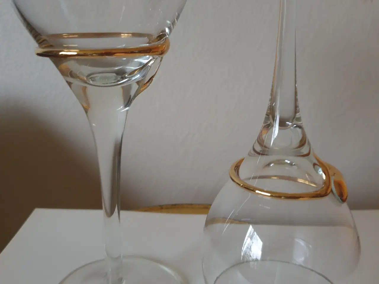 Billede 3 - Elegante Vinglas med Guld-Dekoration           