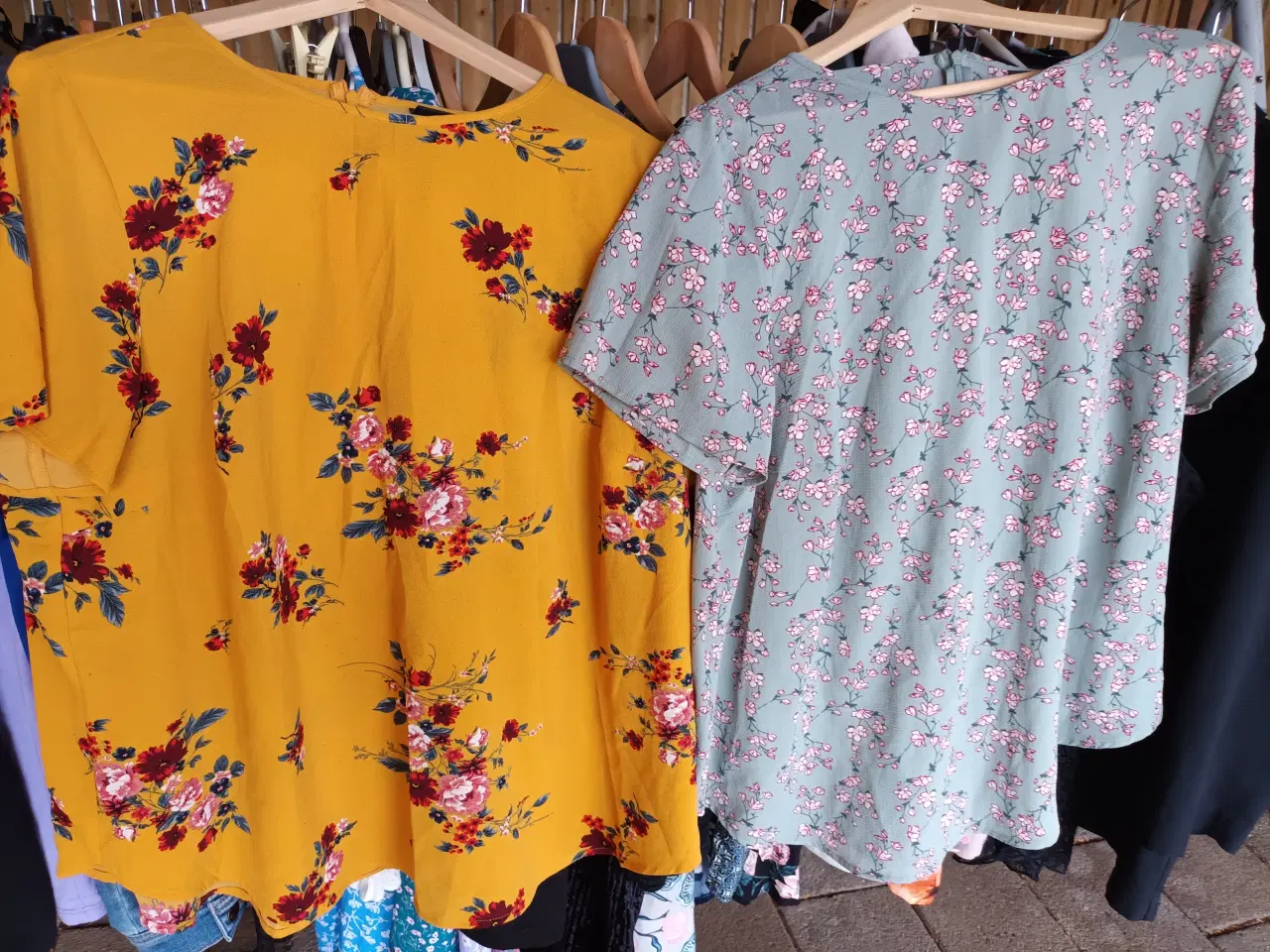 Billede 1 - Kort ærmet, fin i stoffet 