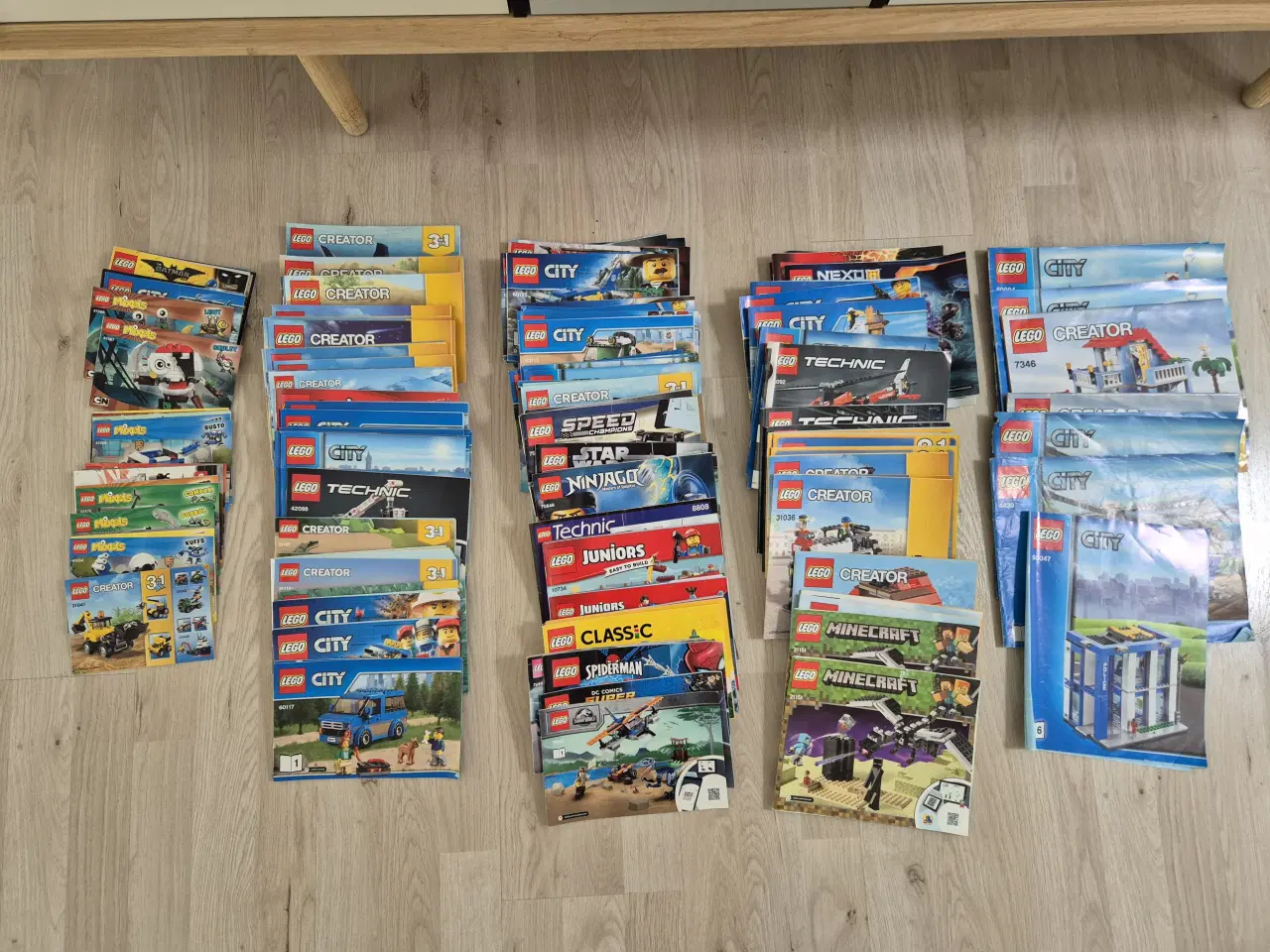 Billede 1 - Lego Vejledninger ca 150 stk ..7,5 Kg,