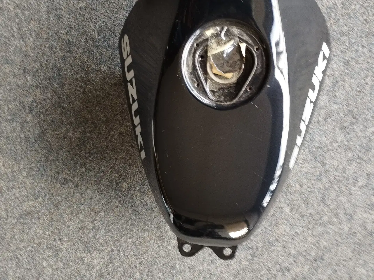 Billede 4 - Sort Tank til Suzuki GSX 250 R, i pæn stand.   (%)