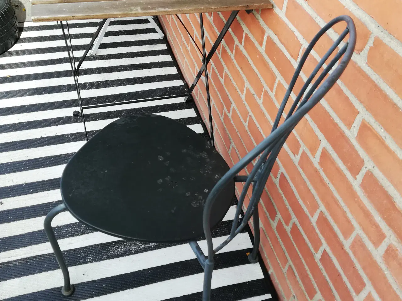 Billede 2 - Cafe bord + 1 metal stol sæt. 