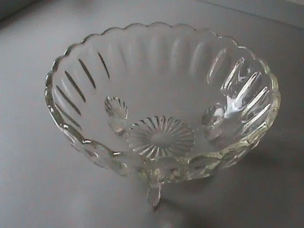 Billede 1 - Klar glas skål på tre ben