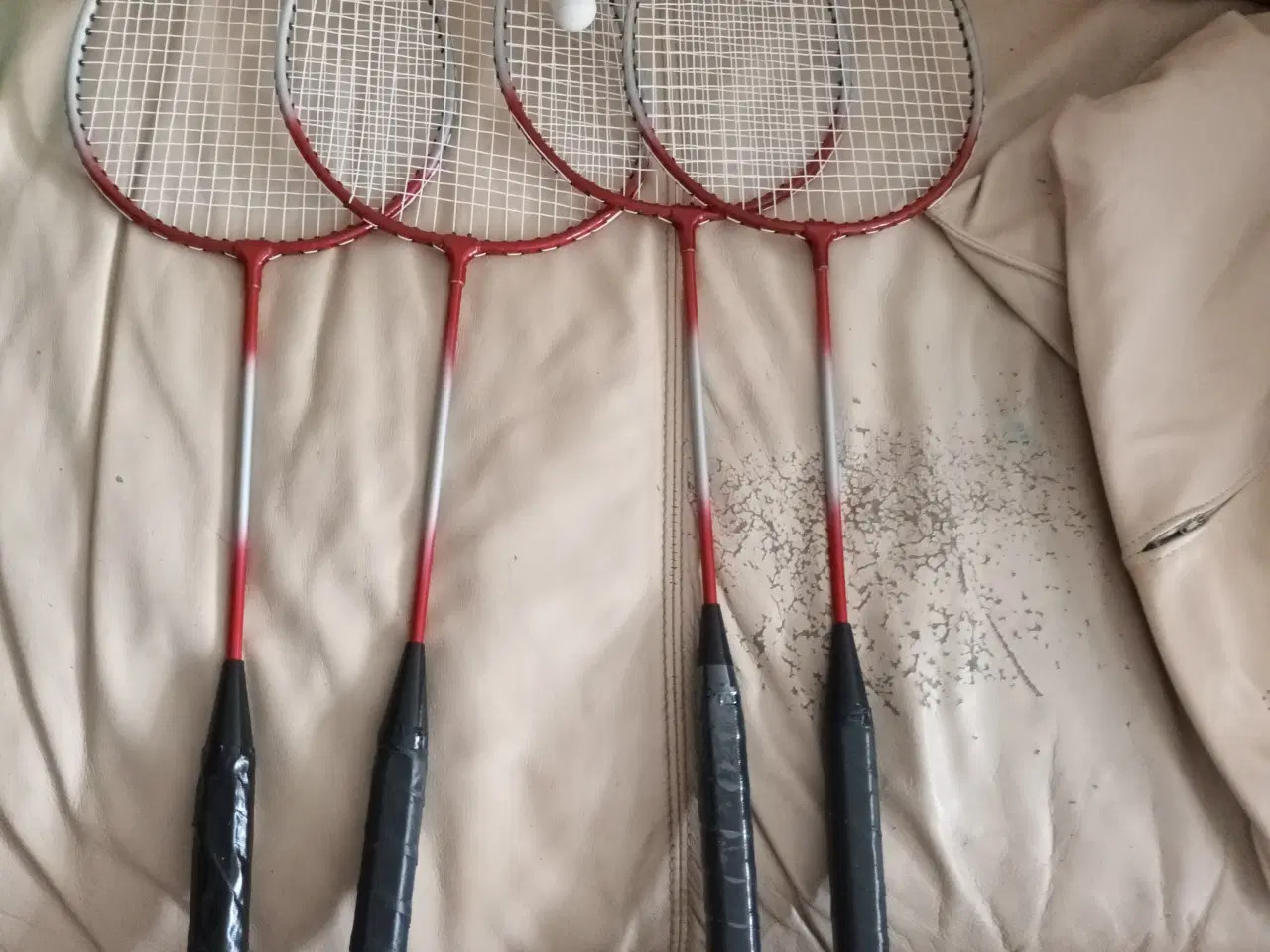 Billede 1 - 4 Batminton Ketsjere med 1 fjerbold