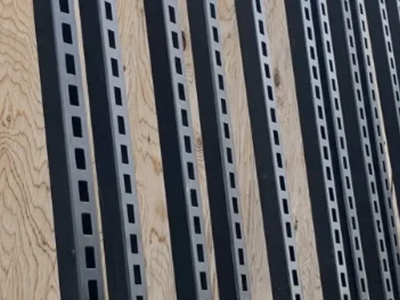 Billede 1 - Vægskinner professionelle - 300cm - 3x3x3x3cm - 2m