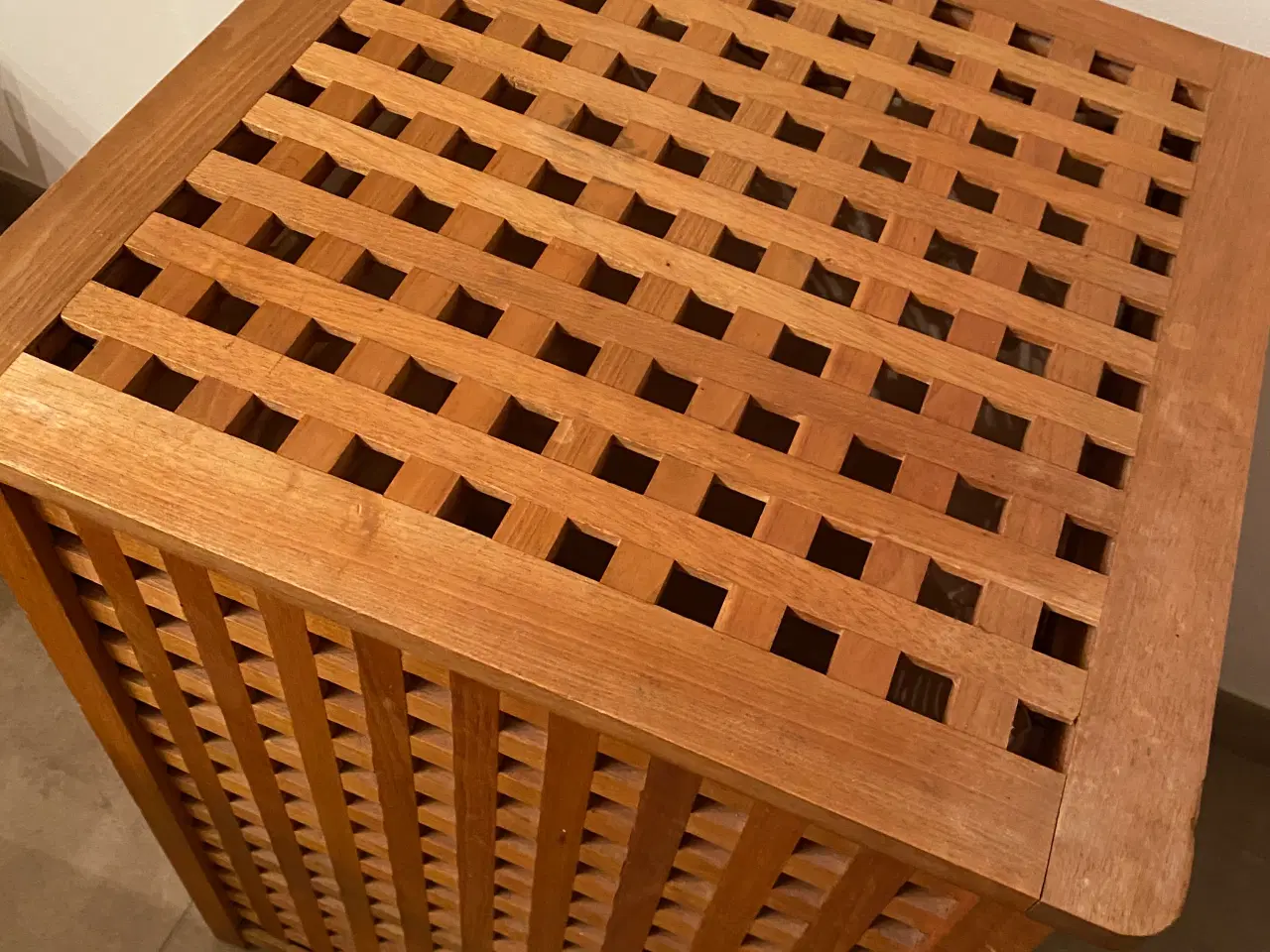 Billede 2 - Vasketøjskurv i teaktræ