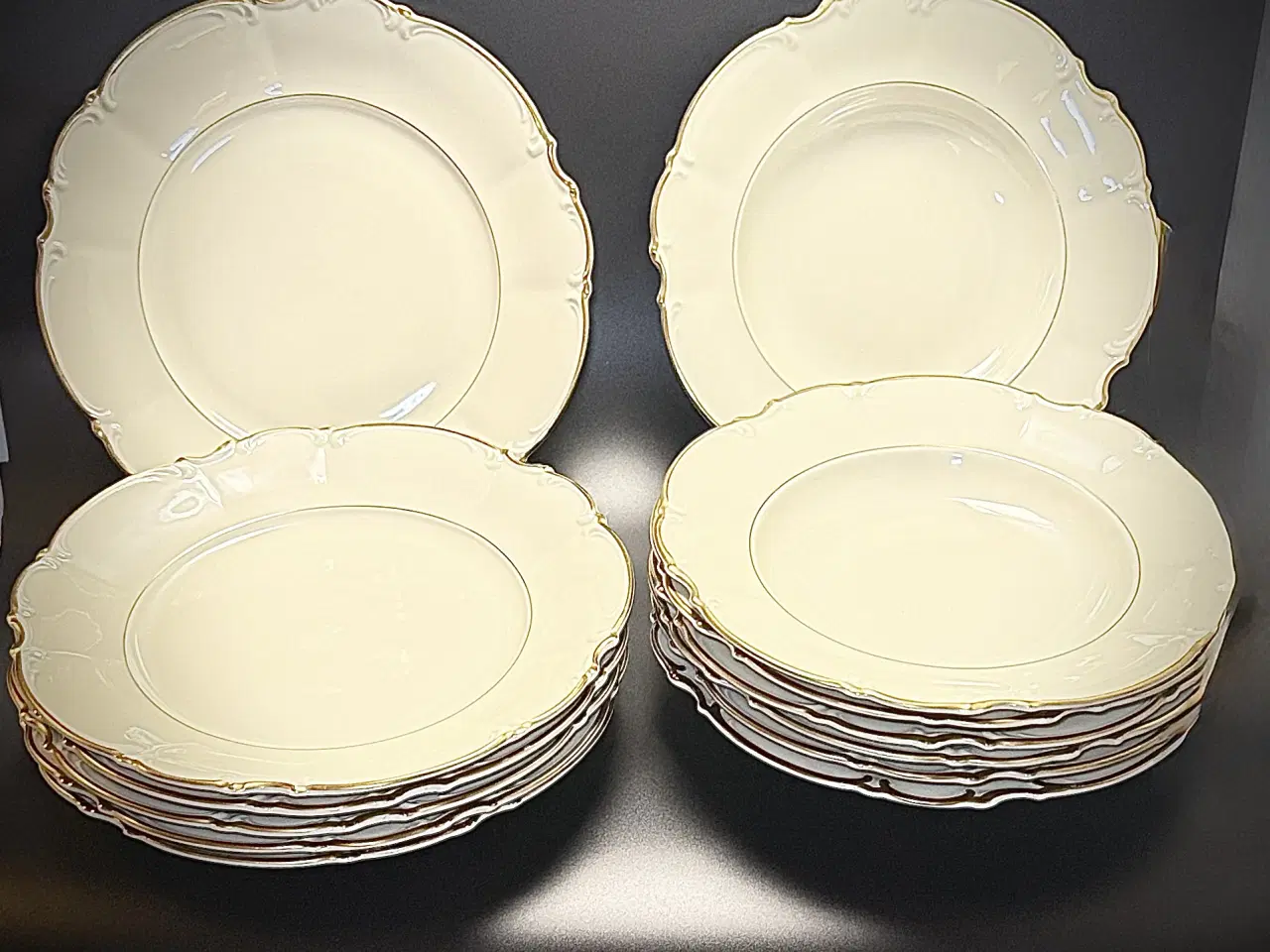 Billede 1 - Hutschenreuther Selb Bavaria – 13 tallerkener 