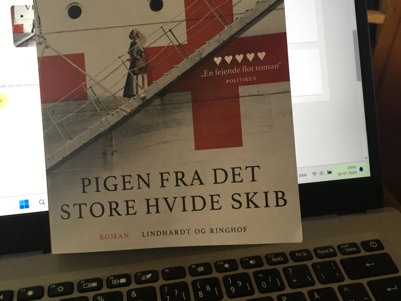 Billede 1 - Pigen fra det store  hvide skib