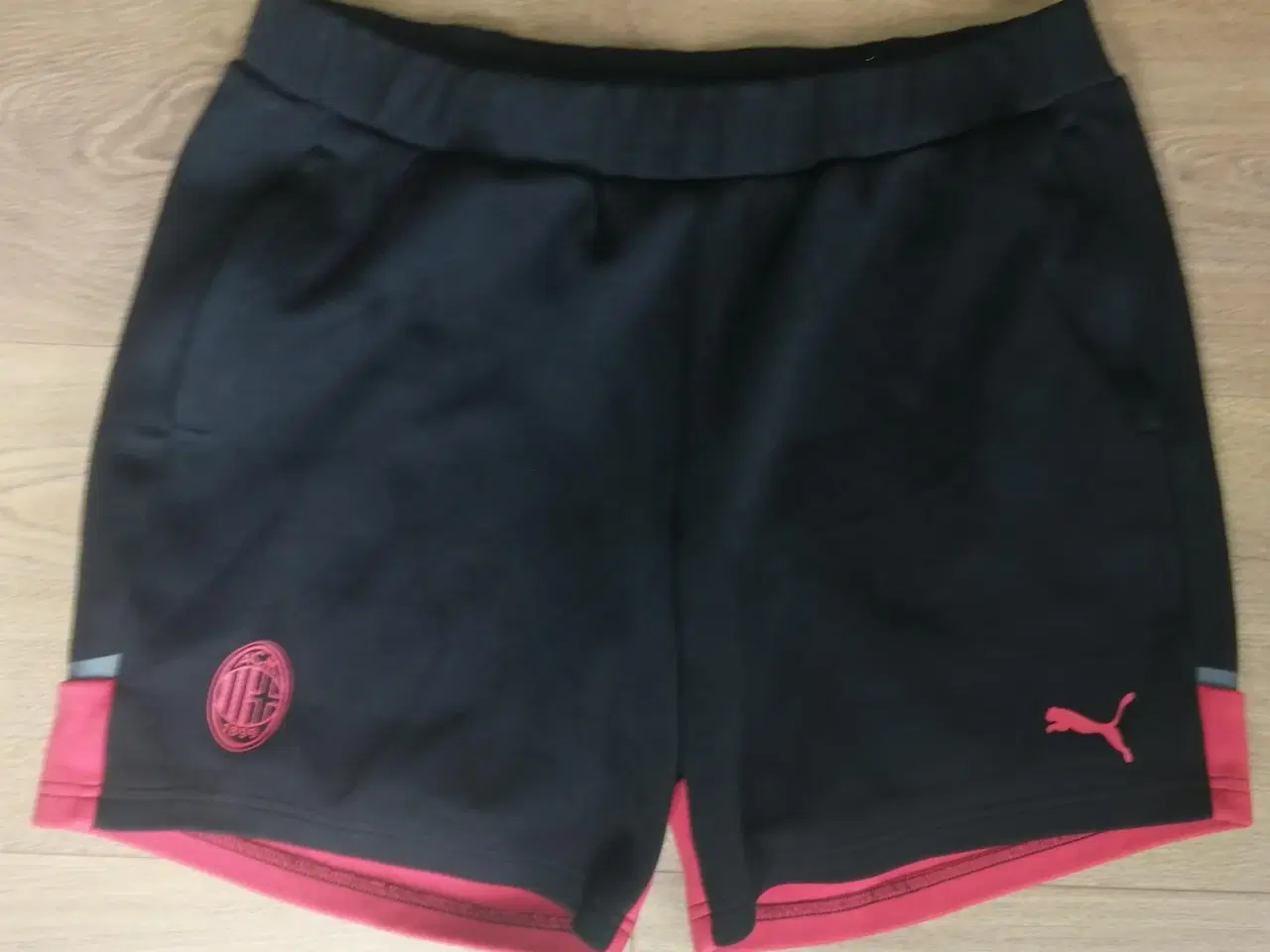 Billede 1 - A.C. MILAN KRAFTIG JERSEY SHORTS, STR. M, SOM NYE