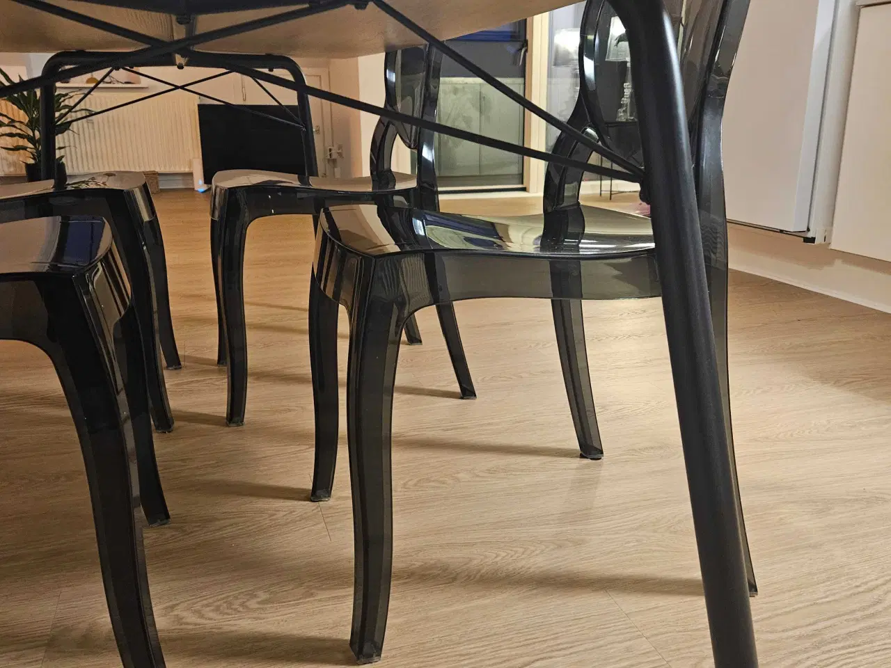 Billede 5 - Egetræs spisebord i flot stand