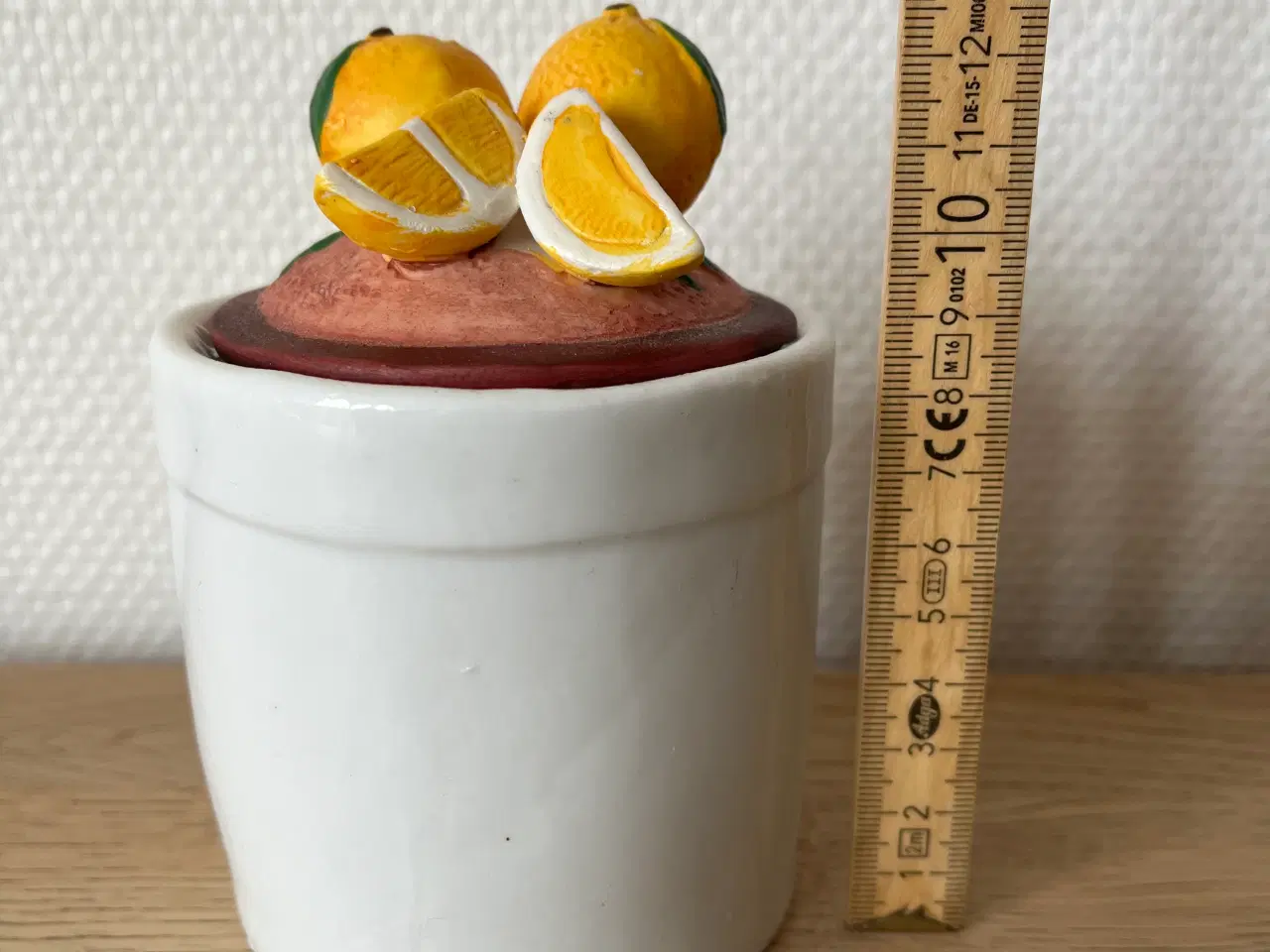 Billede 4 - Marmeladekrukke med appelsin-dekoration på låget
