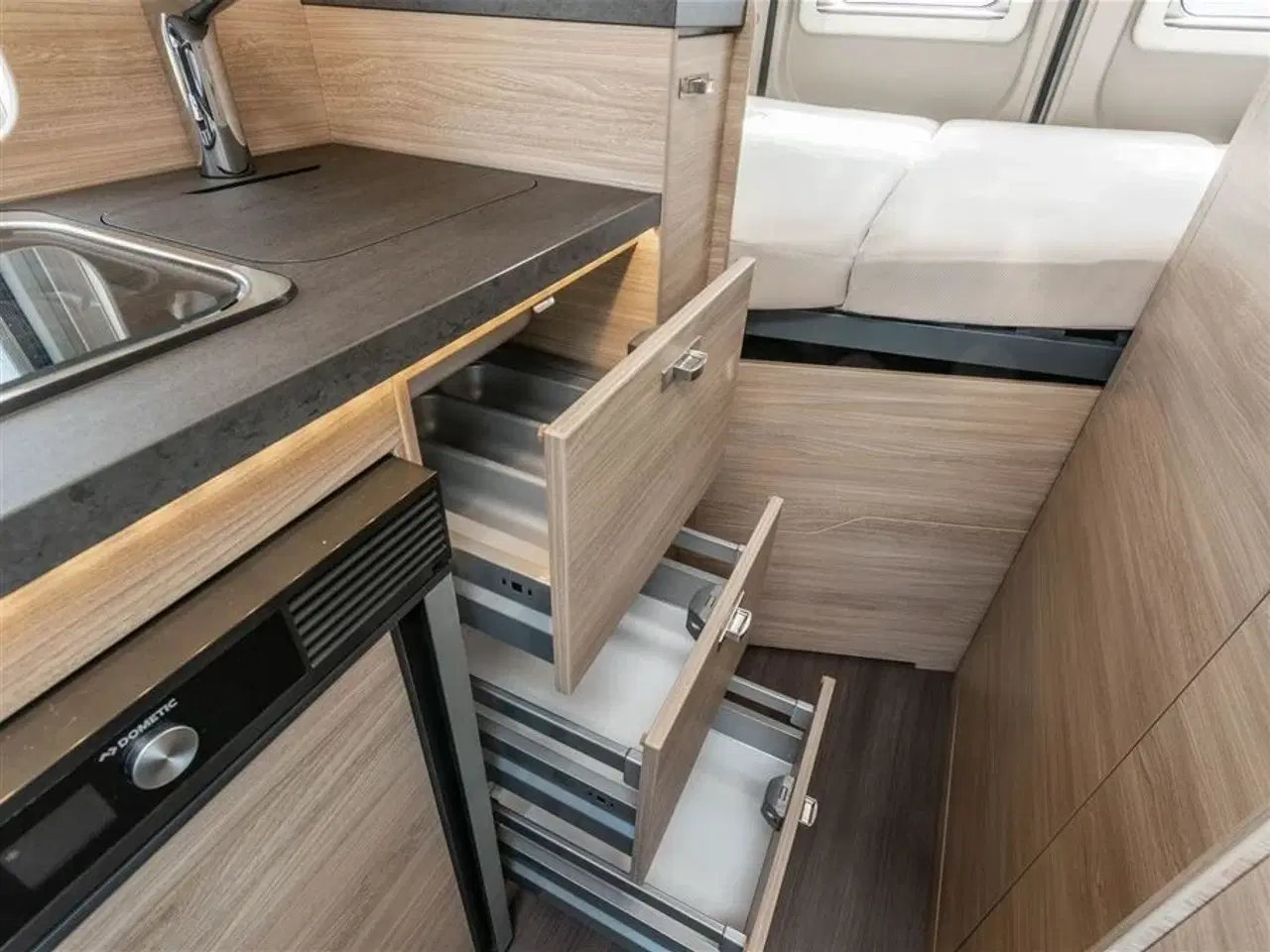 Billede 32 - 2023 - Knaus BoxStar 540 Road   Kompakt - Dieselvarme og kompressor køleskab mm.