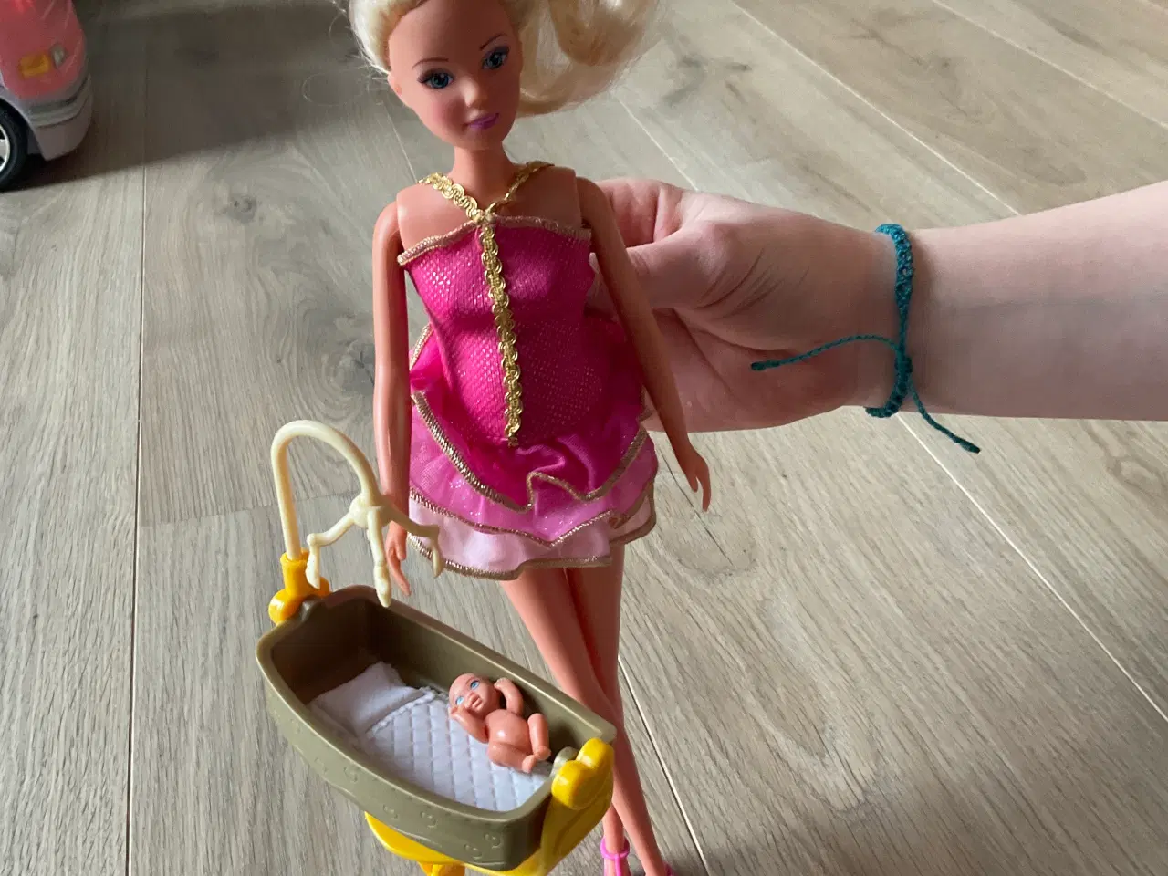 Billede 1 - Barbie som gravid og med baby