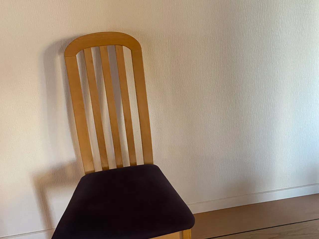 Billede 4 - Spisebord bøg incl 2 plader og 8 stole