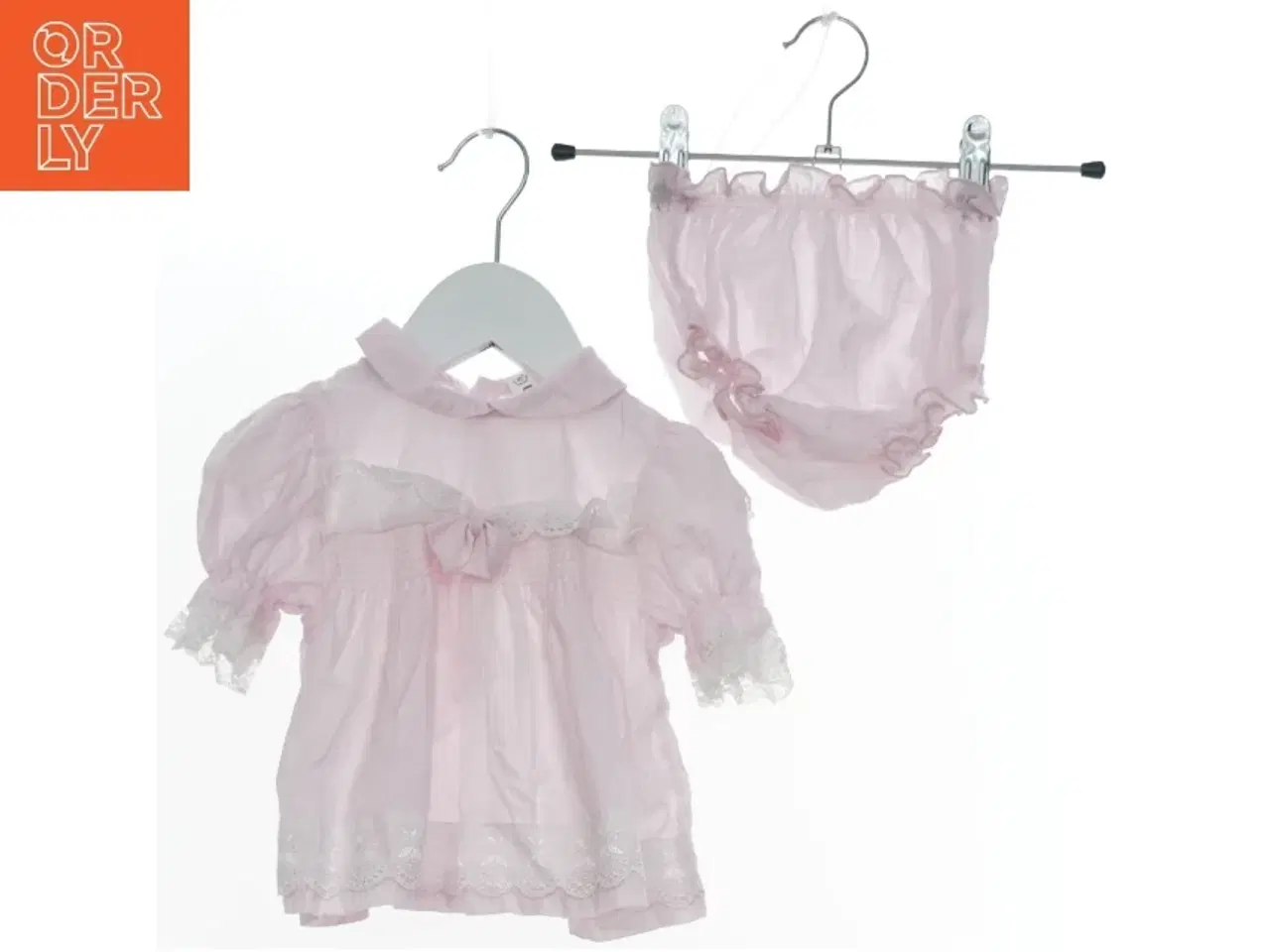 Billede 2 - Lyserødt sæt med bluse og bloomers (str. 68)