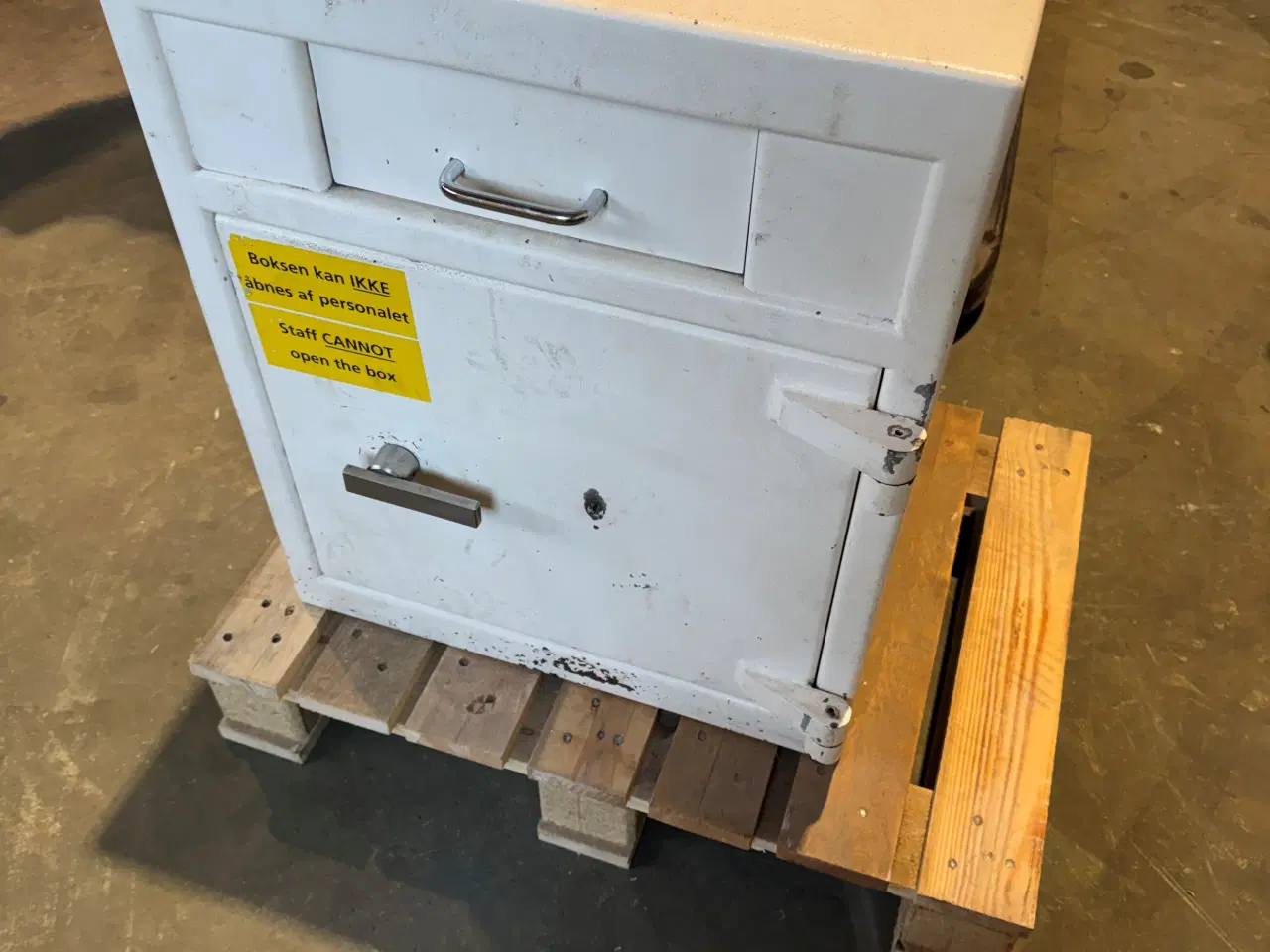 Billede 1 - Pengeskab med skuffelem til indlevering
