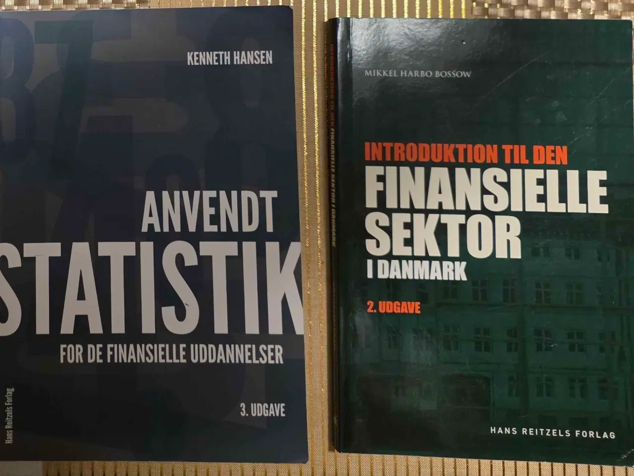 Billede 1 - Finans bøger sælges