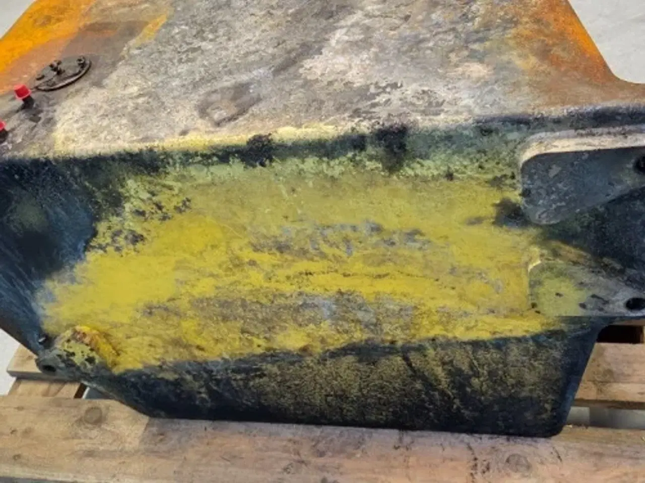 Billede 18 - New Holland LB115B Dieseltank 84262236