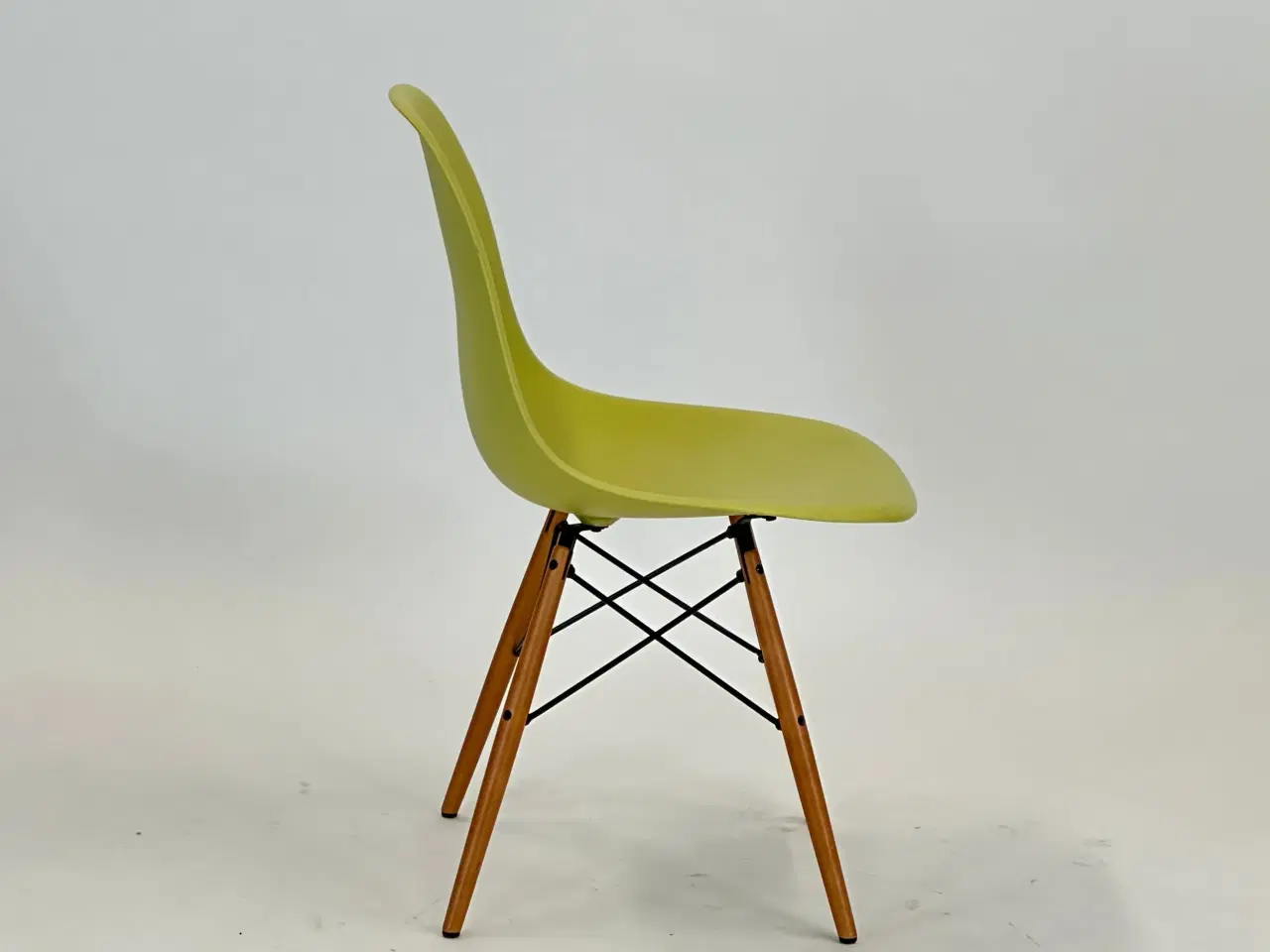 Billede 6 - Vitra DSW Stol – Gul med Træ Stel