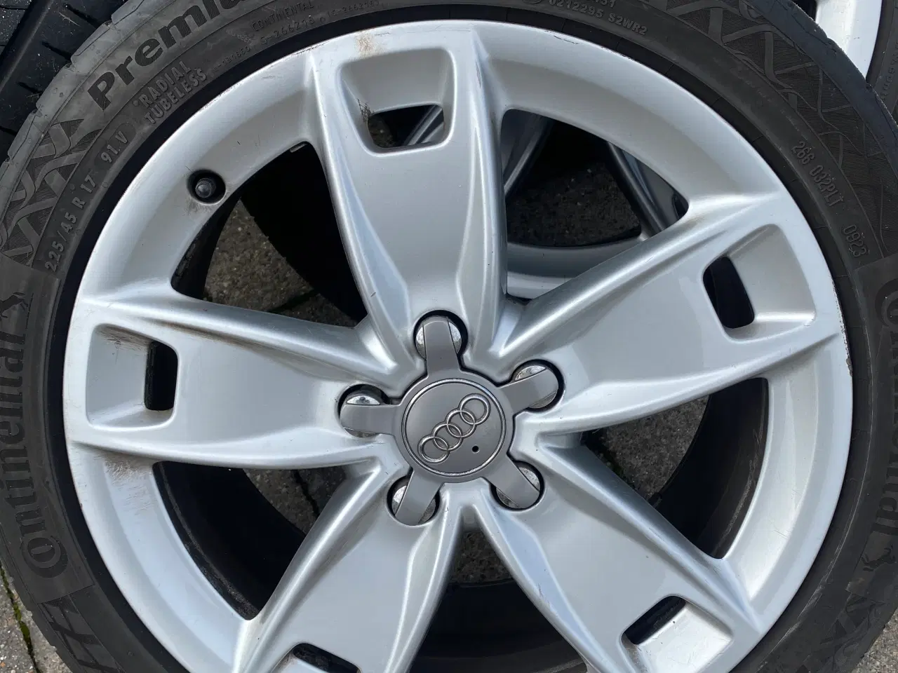 Billede 1 - Audi A3 original alufælger med sommerdæk.