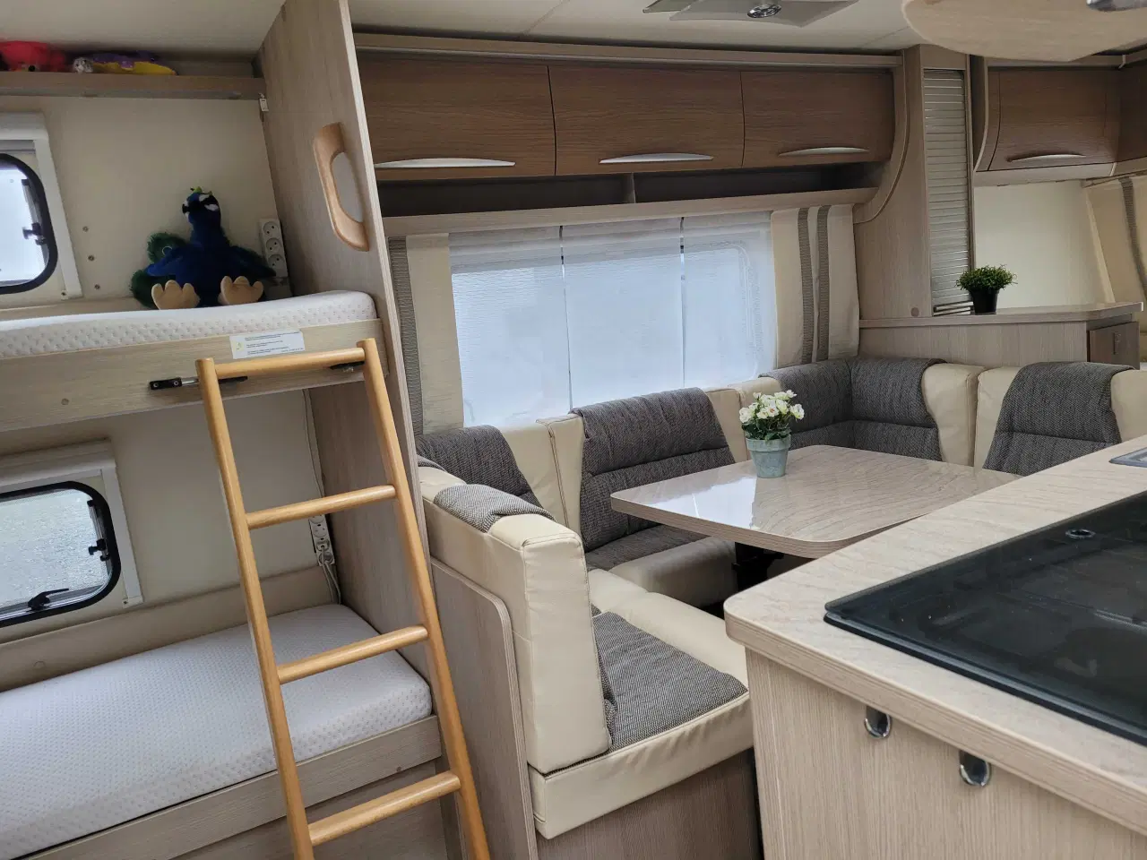 Billede 3 - 2013 Burstner 560 køjevogn..plads og godt design