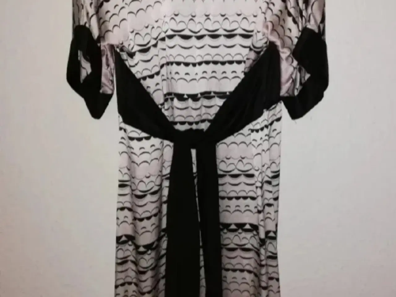 Billede 2 - Smuk silkekjole fra H&M*Madonna